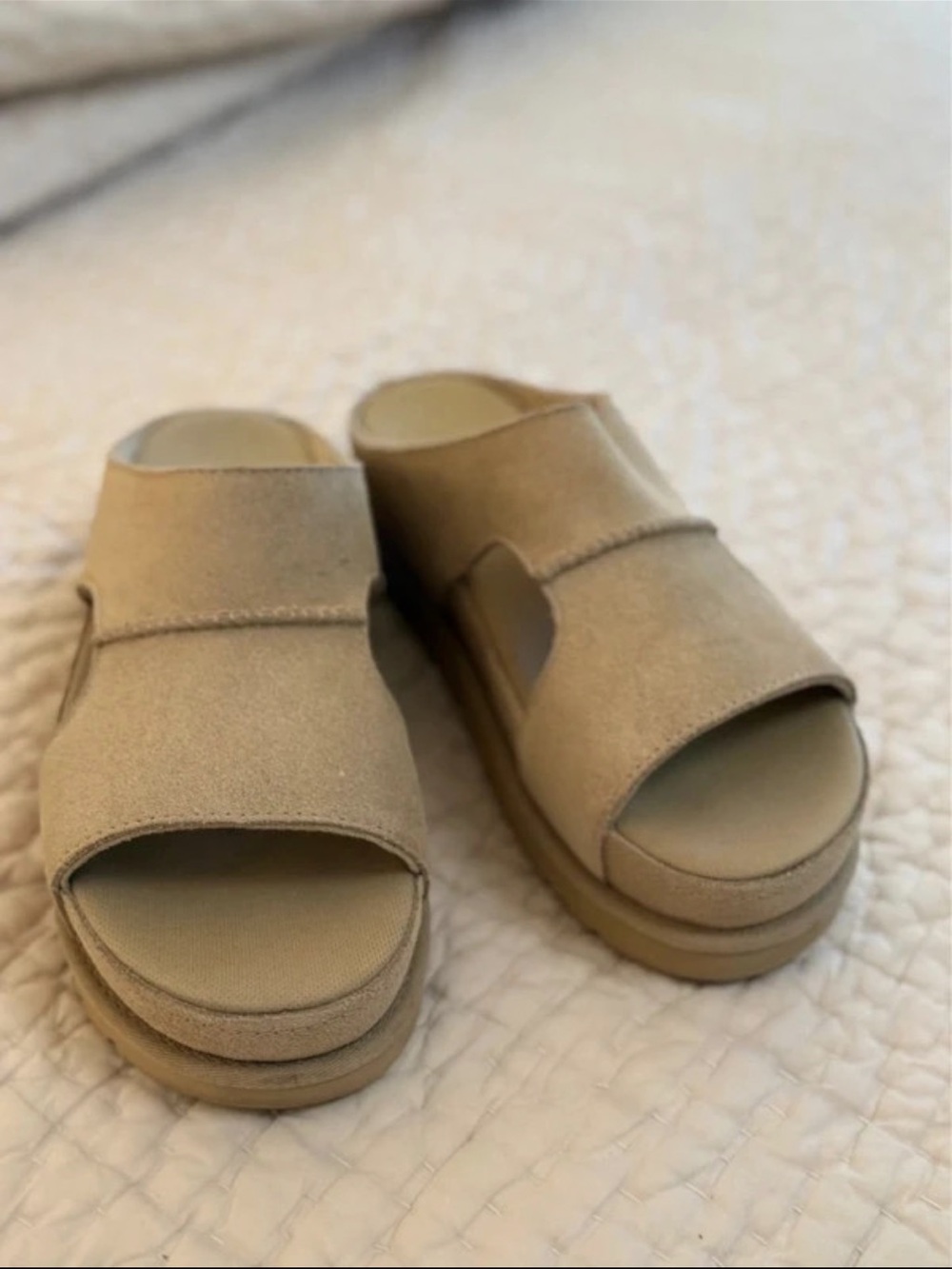 UGG Platform slides size 8